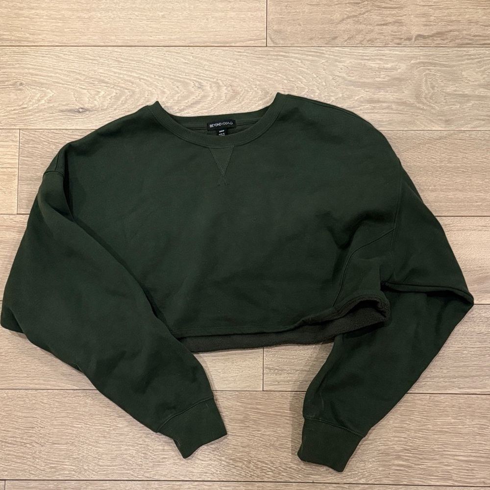 Beyond yoga green cropped crewneck